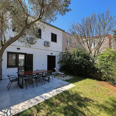 Hibis, No 1 Starigrad Paklenica