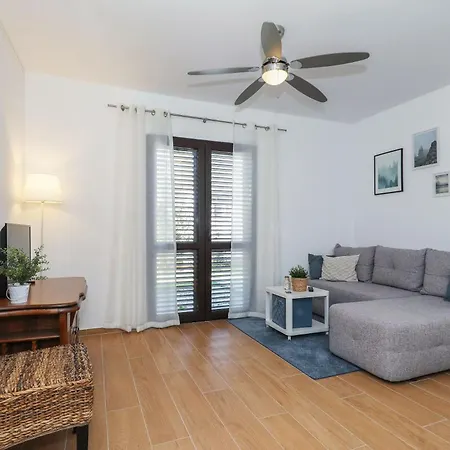 Hibis, No 1 * Starigrad Paklenica