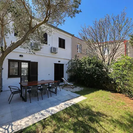 Hibis, No 1 Apartman