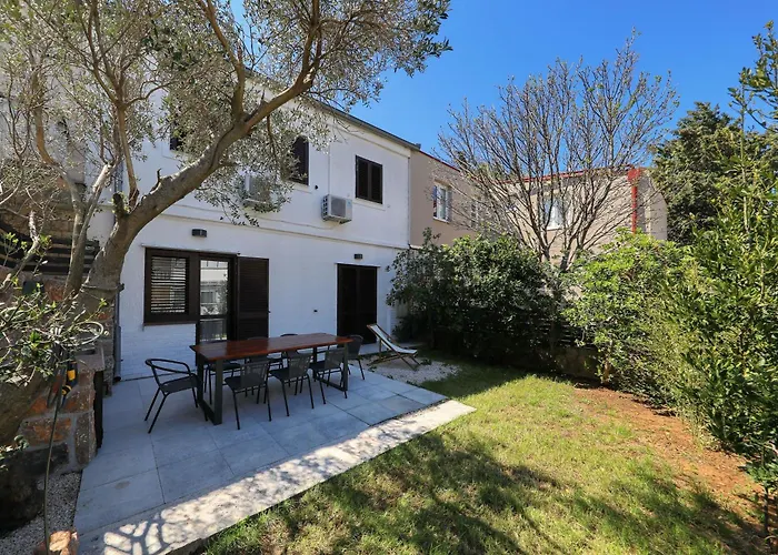 Hibis, No 1 Starigrad Paklenica