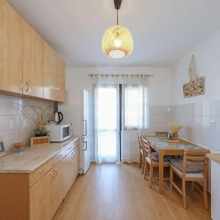 Hibis, No 1 Apartment *
