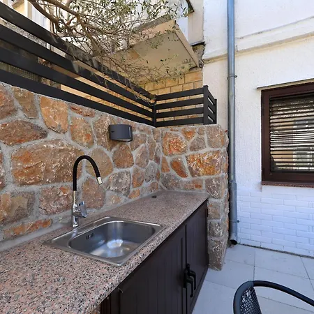 Hibis, No 1 Starigrad Paklenica